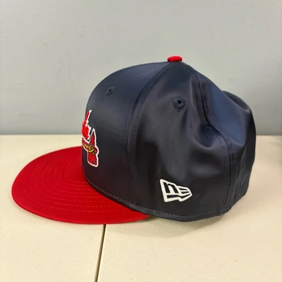 New Era Atlanta Braves Spring Satin 59FIFTY Fitted Hat Baseball Cap Adult 7 1/4 - Picture 3 of 8